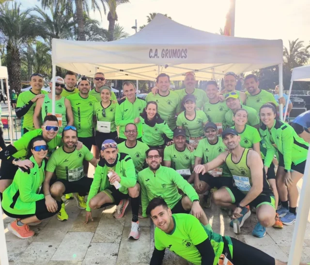 La marea verde en la ciudad de las palmeras.
Media Maratón de Elche. A tope Grumocs. 💪