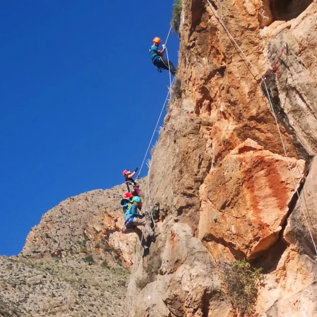 Curso de Iniciación a la Espeleologia.
Grupo de Montaña.

#grupodemontaña #gmcs #grumocs #callosadesegura #sierradecallosa #espeleo #espeleologia #espeleología #speleology #speleologie #speleo