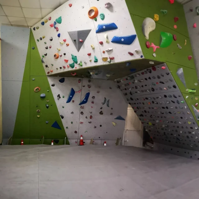 Sede de Grupo de Montaña.

#grupodemontaña #gmcs #grumocs #callosadesegura #rocodromo #roco #escalada #escaladores